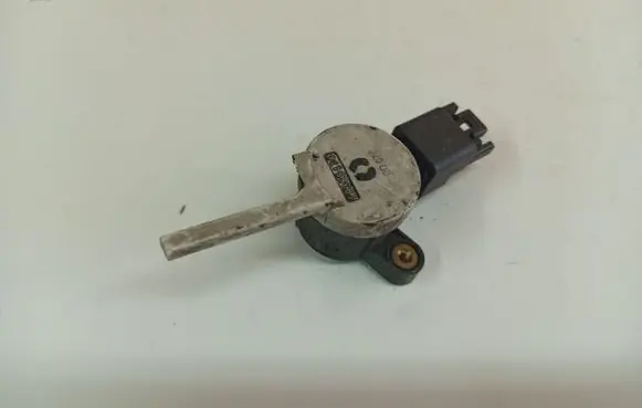 Opel Astra J Clutch pedal sensor 10366474