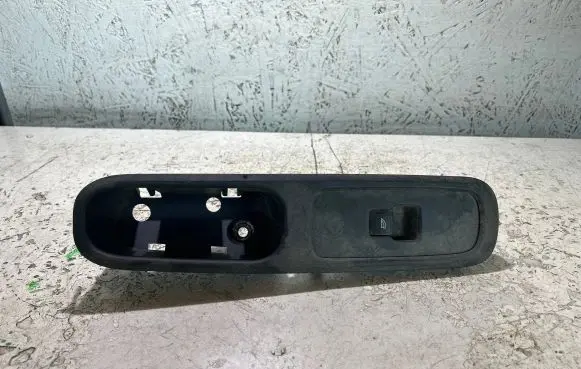Volvo C70 Electric window control switch 31272012 11W334