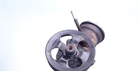 Toyota Yaris Power steering pump 011