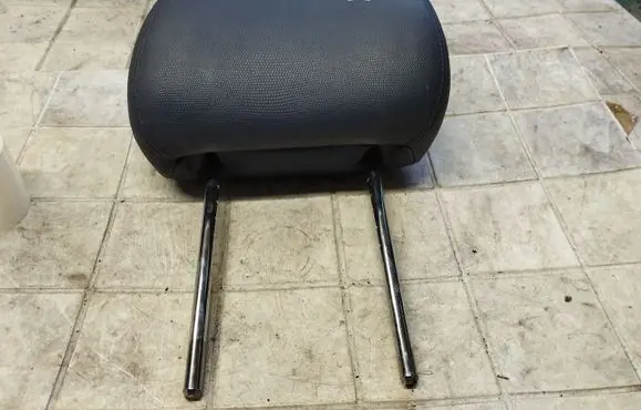Toyota Avensis T250 Front seat headrest 