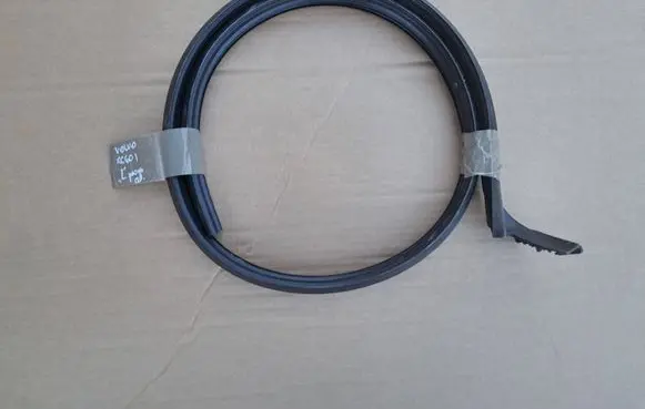 Volvo XC60 Rear door rubber seal (on body) 30744879