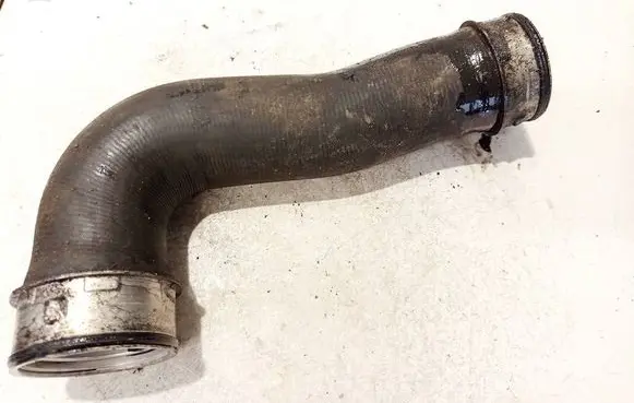 Engine coolant pipe/hose