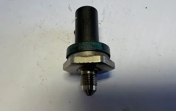 Fuel pressure sensor