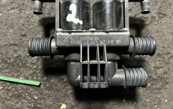 BMW 5 E60 E61 Coolant heater control valve 6931708