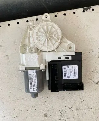 Volkswagen Caddy Front door window regulator motor 5K0959793 05075712 71224081630467