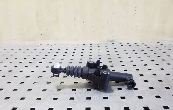 Renault Trafic III (X82) Clutch master cylinder 306108994R 93450545