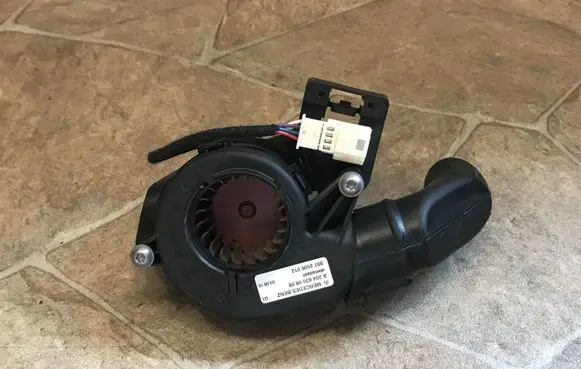 Mercedes-Benz C W204 Engine control unit/module fan A2048300808