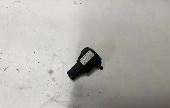 Mercedes-Benz CLS C218 X218 Air pressure sensor A0071533128