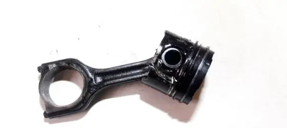 Ford Focus Piston with connecting rod