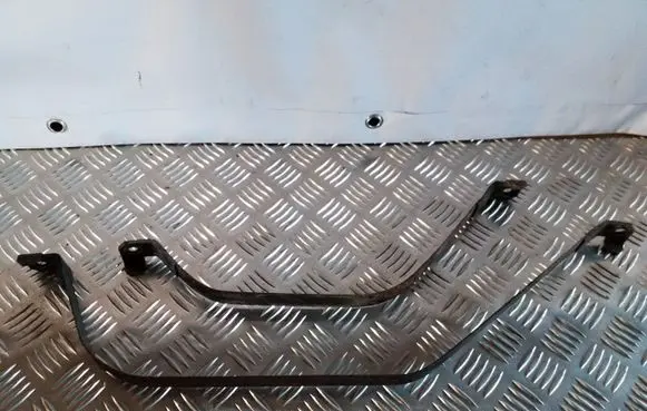 Nissan Juke I F15 Fuel tank mounting bracket 