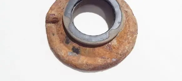Coil spring mount