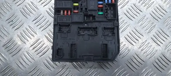 Nissan Qashqai Fuse module 284B75NA1A