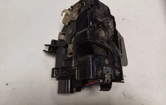 Audi A6 S6 C5 4B Front door lock 4B1837016G