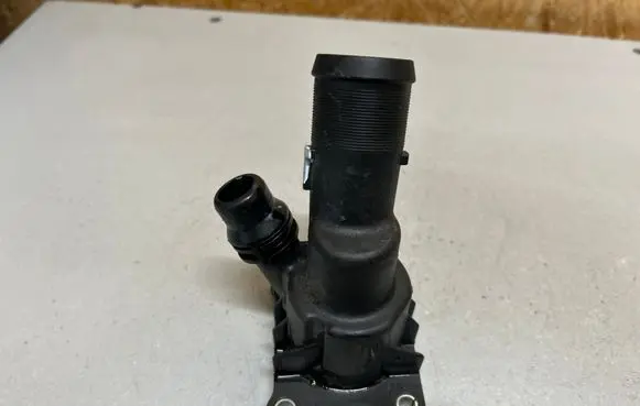 Thermostat/thermostat housing
