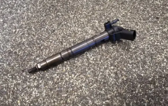 Audi Q7 4L Fuel injector 0445116015