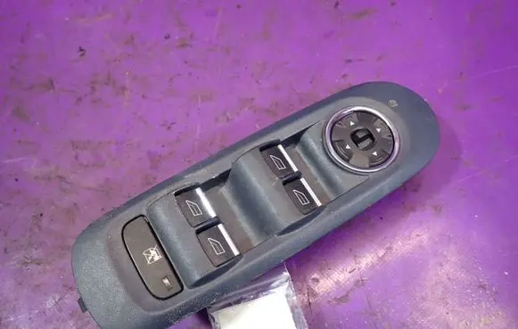 Ford Mondeo MK IV Quarter vent window switch 7S7T14A132AB