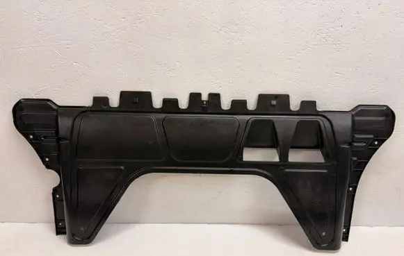 Volkswagen PASSAT B8 Engine splash shield/under tray 3Q0825235A