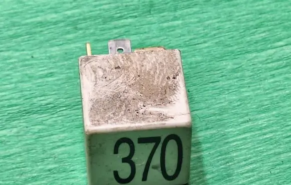 Volkswagen PASSAT B3 Other relay 8D0951253 8512187451 8643030420