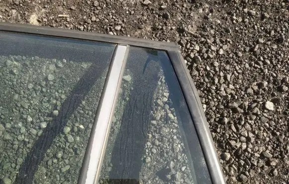 Opel Vectra C Rear vent window glass as2