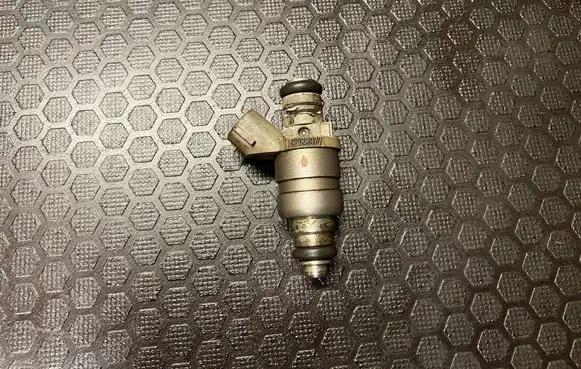 Mitsubishi Colt Fuel injector MR988977