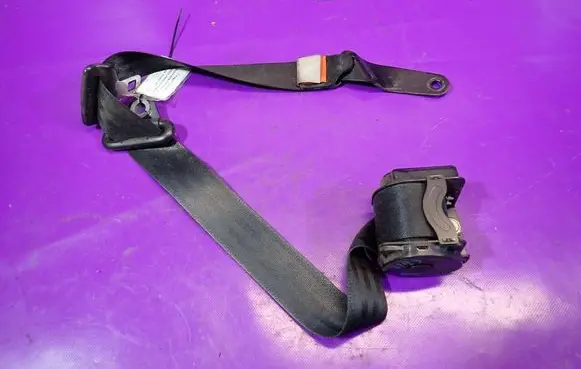 Daewoo Polonez Front seatbelt