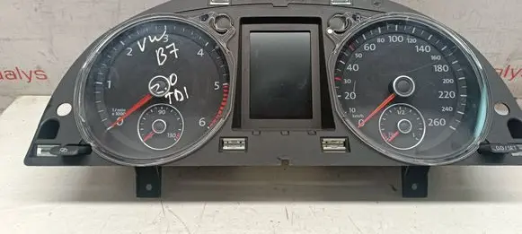 Volkswagen PASSAT B7 Speedometer (instrument cluster) 3AA920870D