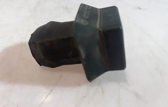 Audi Q7 4L Radiator mount bracket 7L0121276