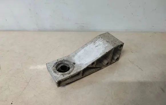 Mercedes-Benz S W222 Radiator mount bracket A2226261331