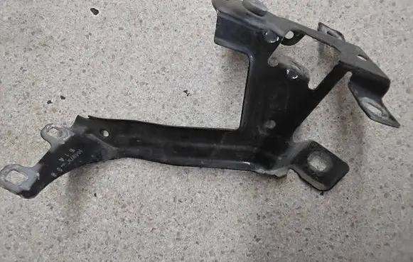 BMW 7 G11 G12 Fender mounting bracket 7347424