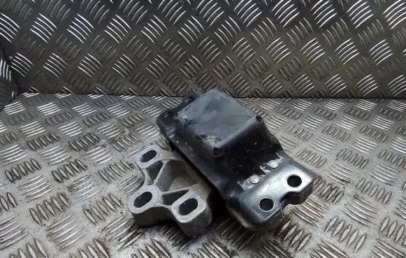 Volkswagen Touran I Engine mount bracket 1K0199555