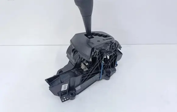 Toyota Prius c Gear shifter/selector 151151