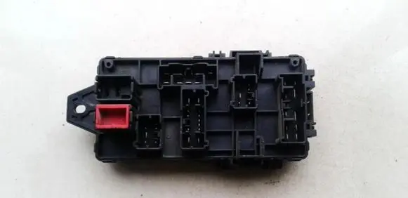 KIA Carnival Fuse box set JB200400 981221