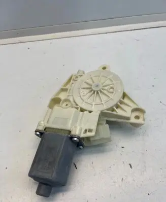 Mercedes-Benz S W222 Front door window regulator motor A1669060301 937672101 1309