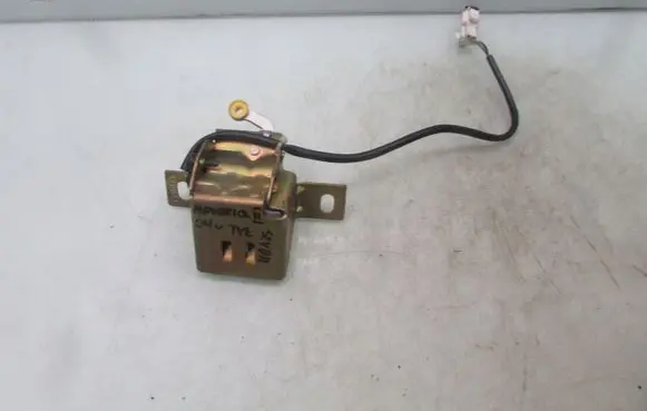 Ford Maverick Tailgate window lock/catch/latch 