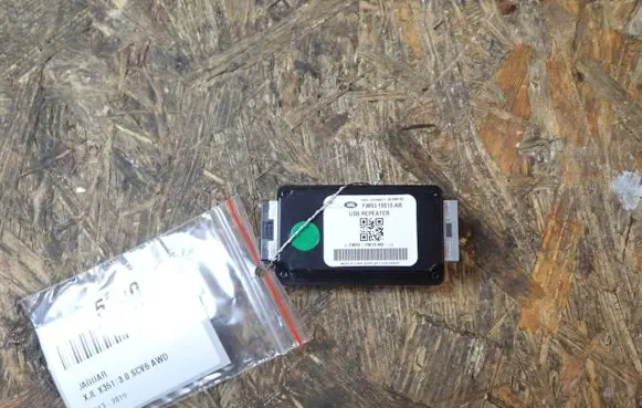 Jaguar XJ X351 USB control unit FW9319010AB