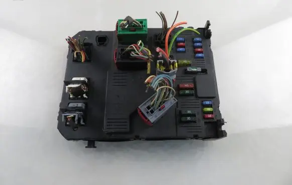 Peugeot 206 Central body control module 9657999780