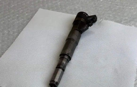 BMW 5 E39 Fuel injector 2354093 0445110029