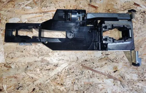 Renault Kadjar Front door exterior handle/bracket 806071597R 806074307R