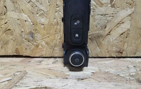 Renault Clio IV Tailgate/trunk/boot open switch 