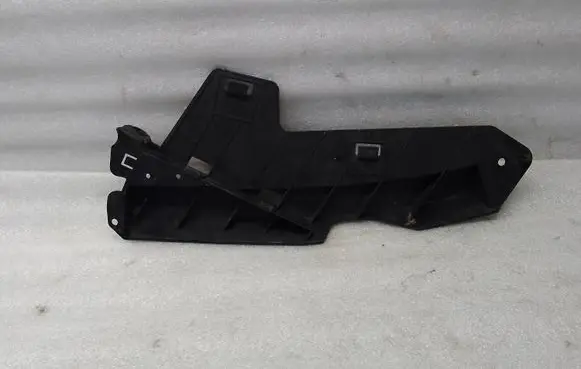 Volvo XC70 Front bumper mounting bracket 30796388
