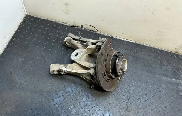 BMW X5 E70 Rear wheel hub spindle/knuckle 6770983 6770953