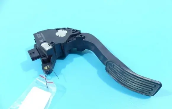 Nissan Juke I F15 Accelerator throttle pedal 180021KMOB IMPRK1333591