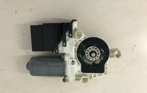 Seat Toledo II (1M) Rear door window regulator motor F005S00049 119435