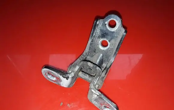 KIA Carens II Rear door lower hinge A046057