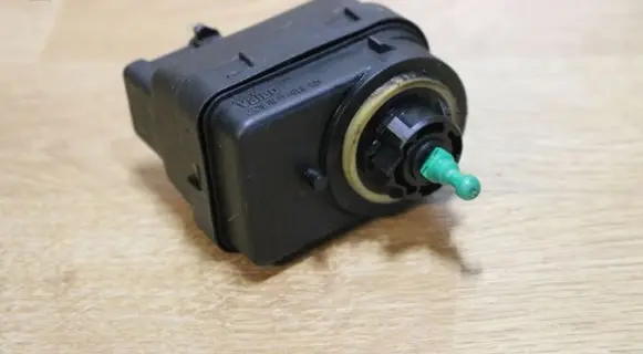 Renault Laguna II Headlight level adjustment motor 