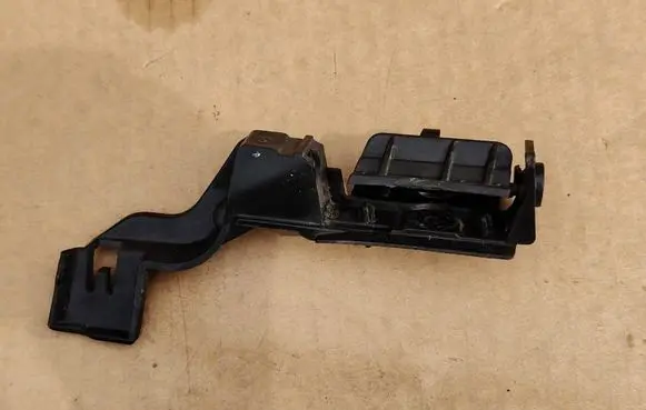 Audi A4 S4 B8 8K Bumper support mounting bracket corner 8K9807890B