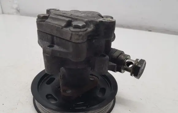Volkswagen PASSAT B5.5 Power steering pump 8D0145177Q