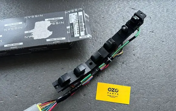 Nissan Patrol Y60 Front door window switch trim 254010Y000