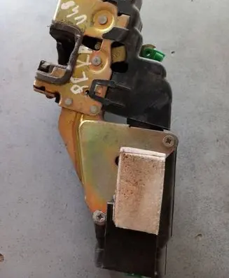 Volvo S40, V40 Front door lock