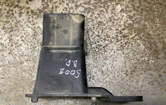 Peugeot 5008 Front bumper mounting bracket 9682791280 7047100911S